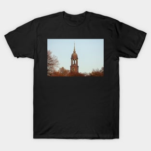 Michel, Michaeliskirche, evening light, Hamburg, Germany, evening, church, autumn T-Shirt